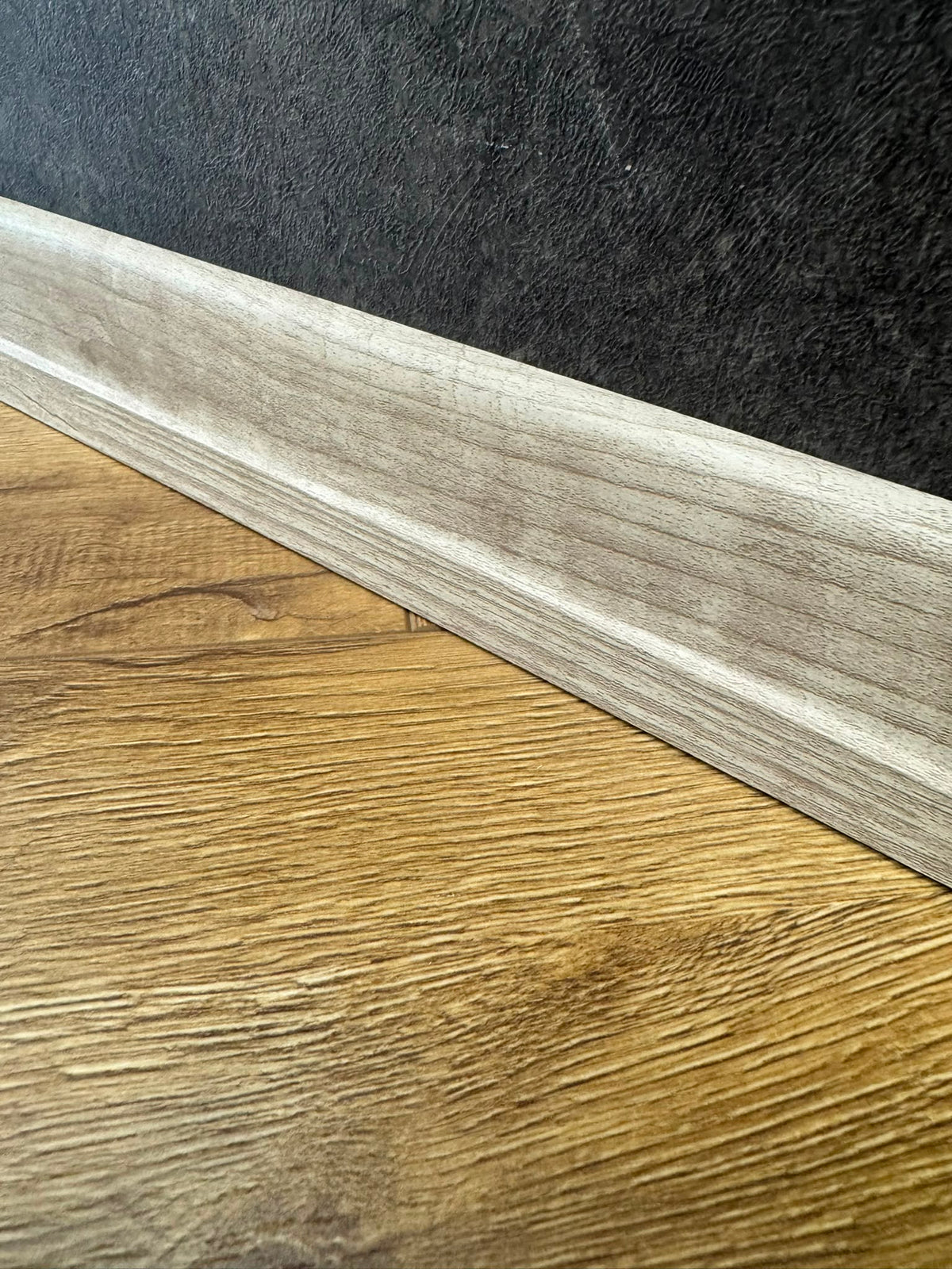 6 Cm Kireçli Dişbudak Parke Süpürgelik