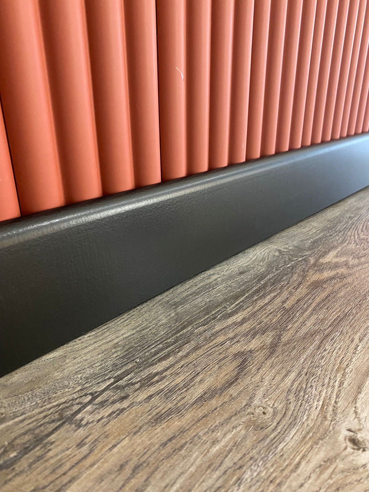 8 Cm Düz Siyah Parke Süpürgelik