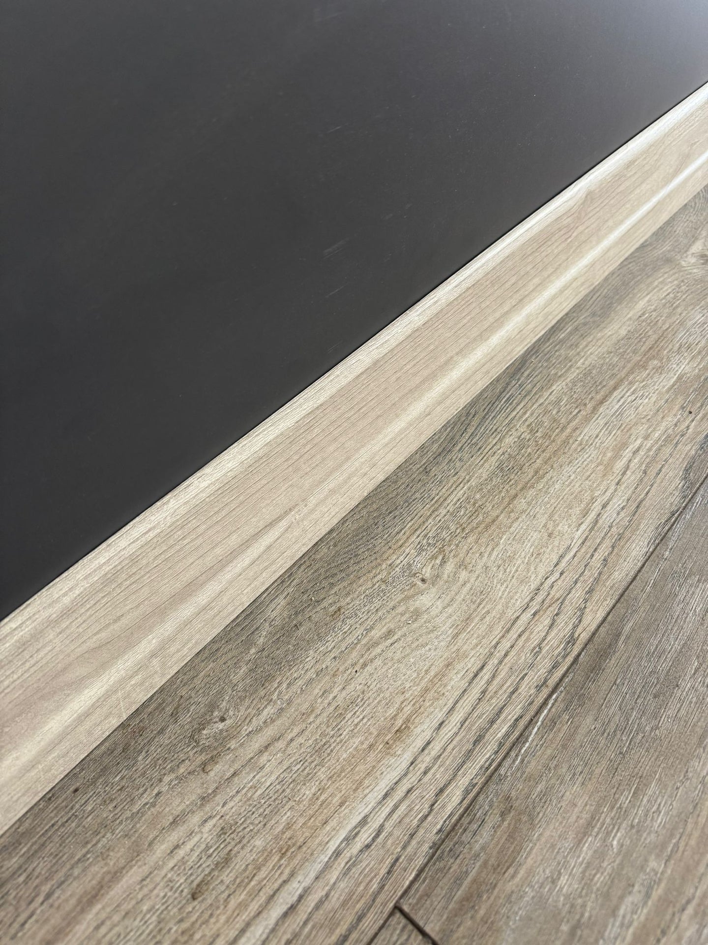 8 Cm Kireçli Dişbudak Parke Süpürgelik