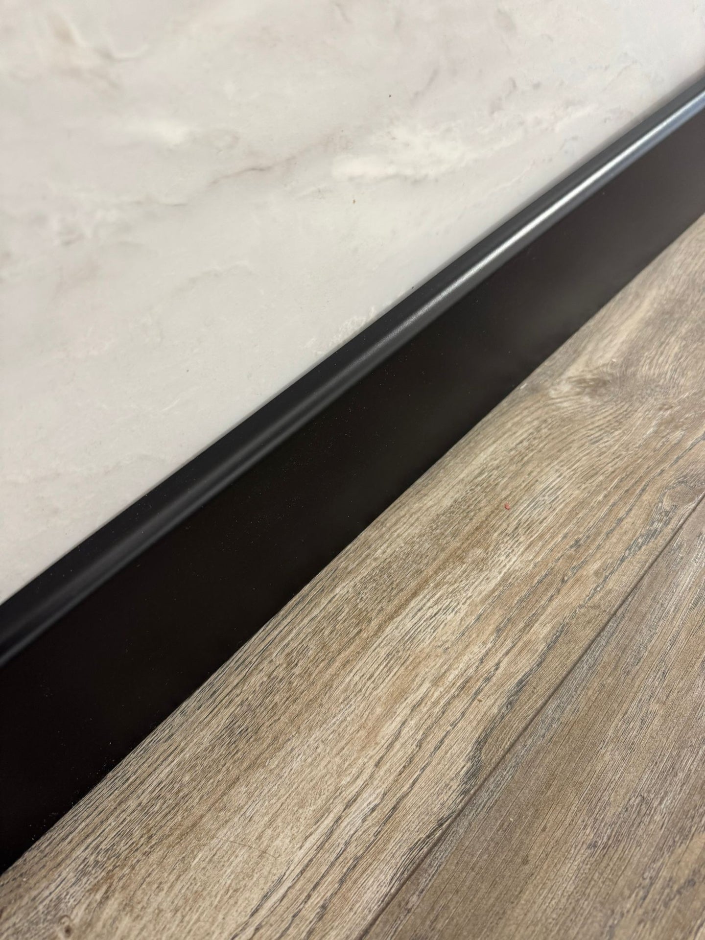 10 Cm Yalı Serisi T Model Siyah Pvc Süpürgelik