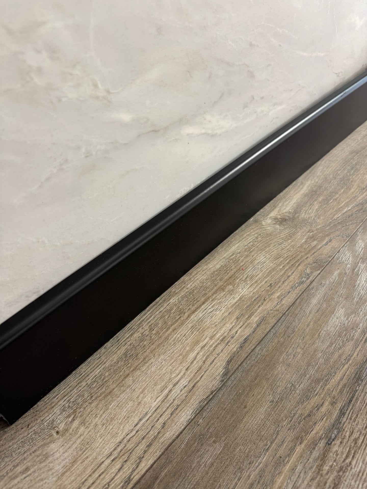 10 Cm Yalı Serisi T Model Siyah Pvc Süpürgelik