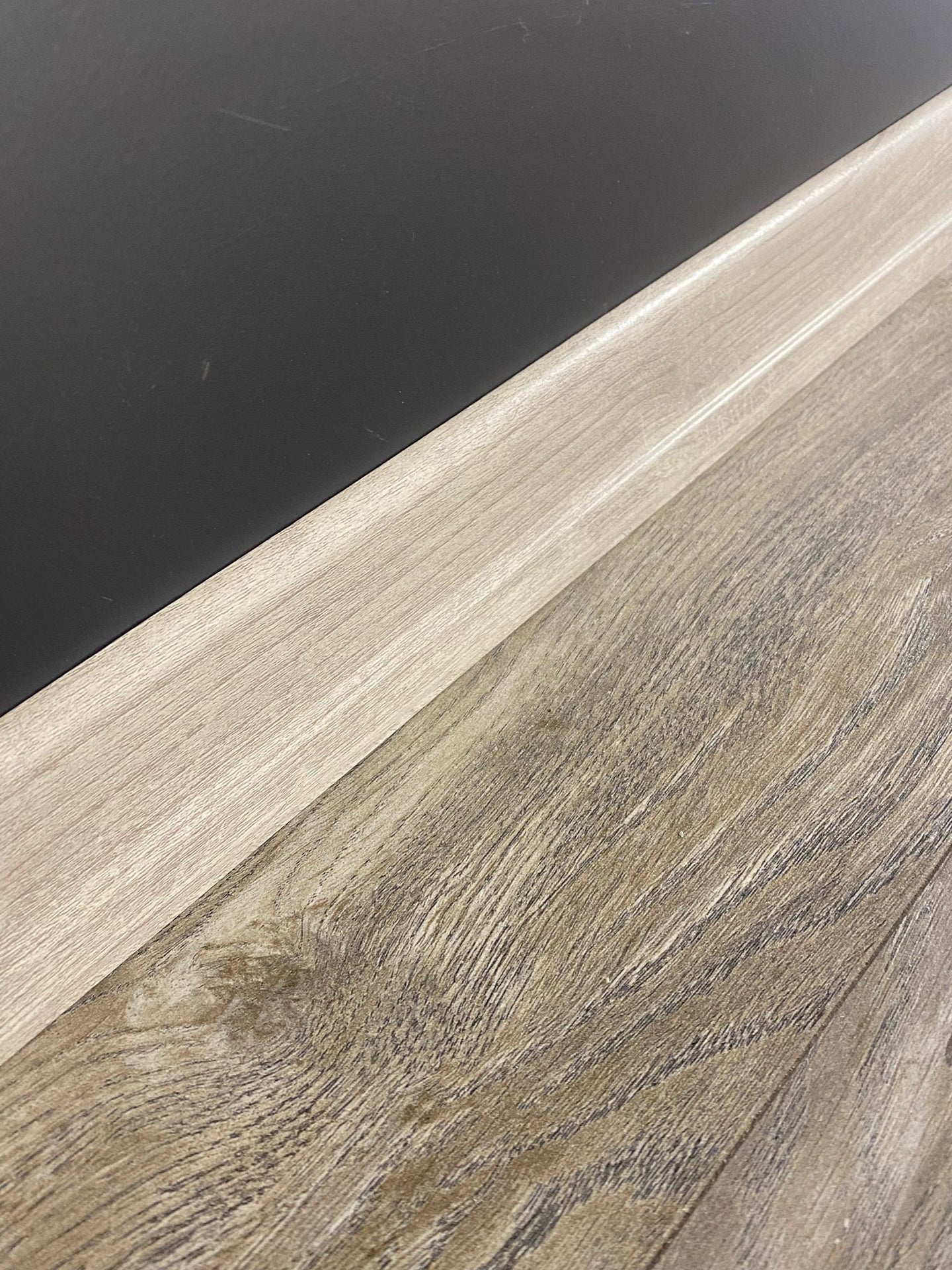 6 Cm Kireçli Dişbudak Parke Süpürgelik