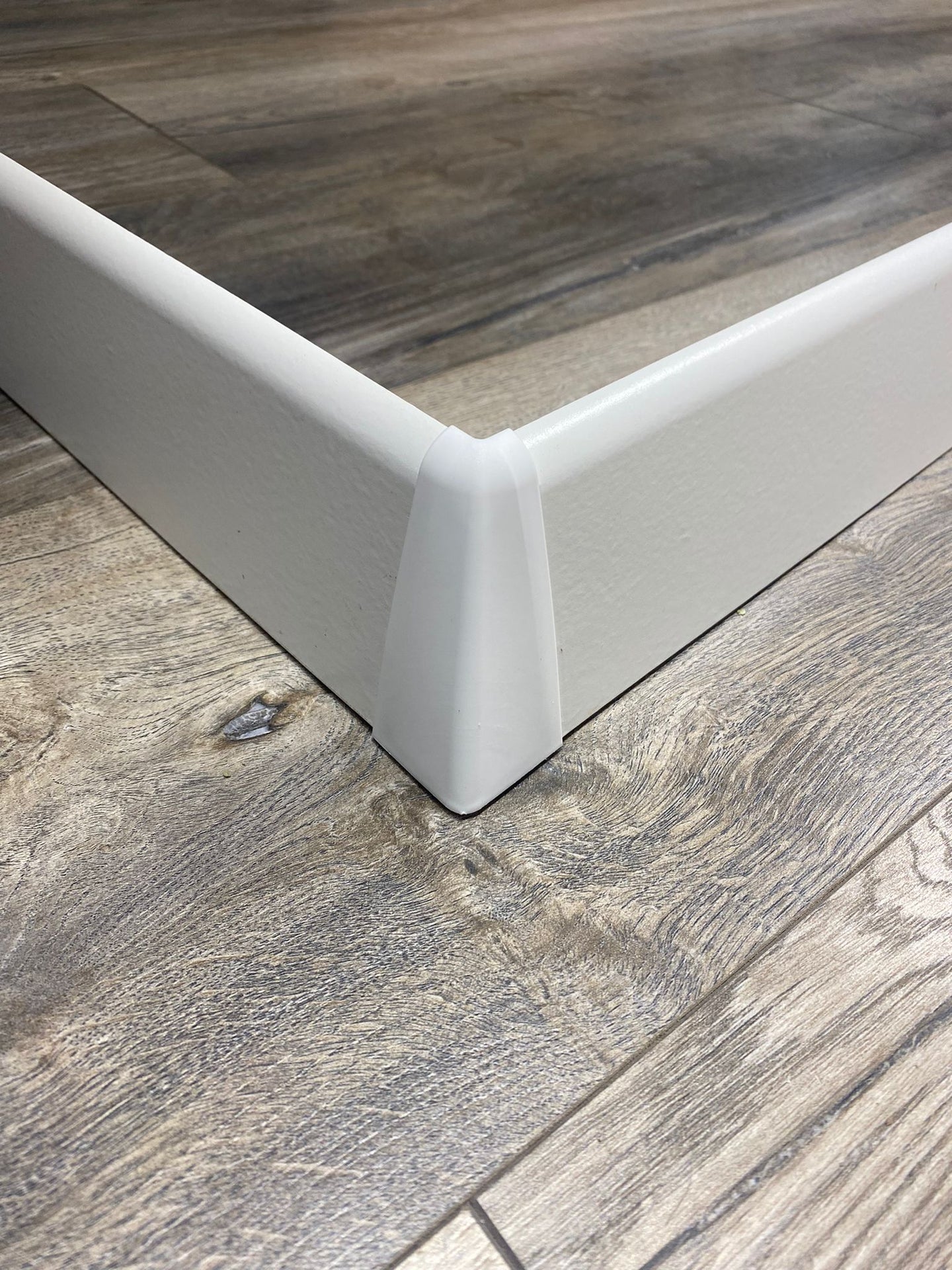 8 cm Beyaz Düz Süpürgelik iç köşe dış köşe aparat