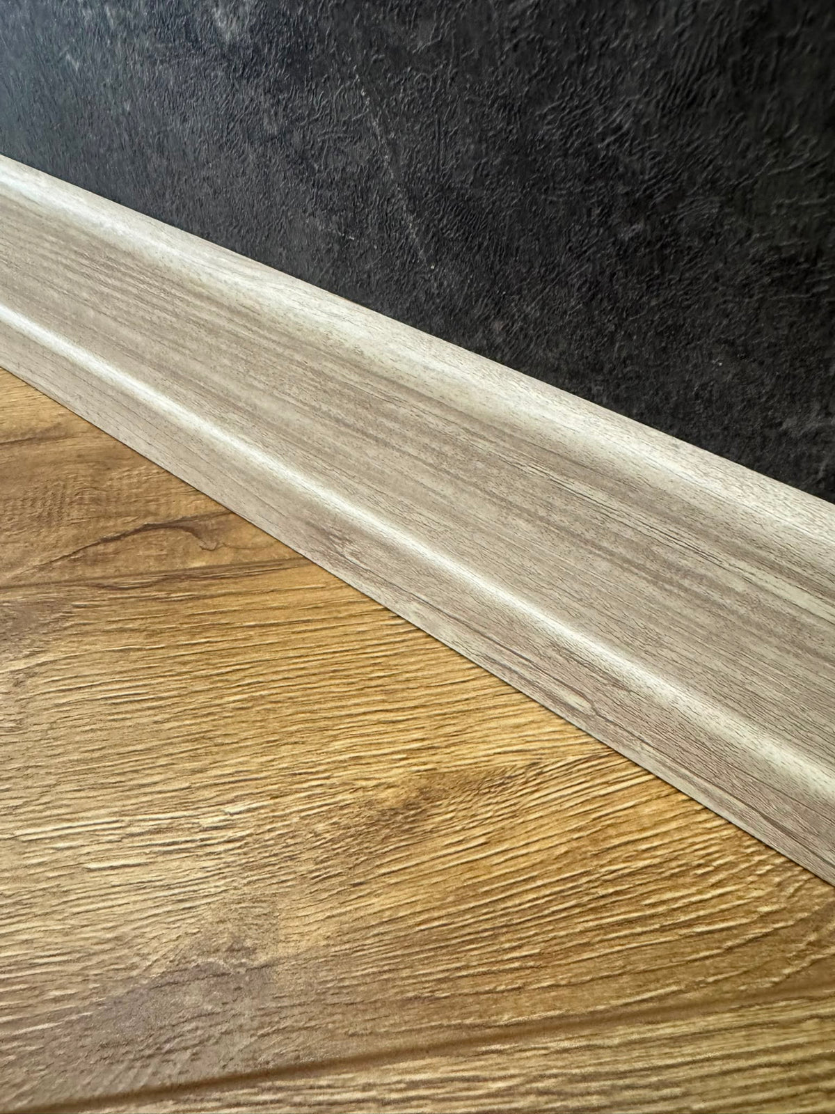 8 Cm Kireçli Dişbudak Parke Süpürgelik