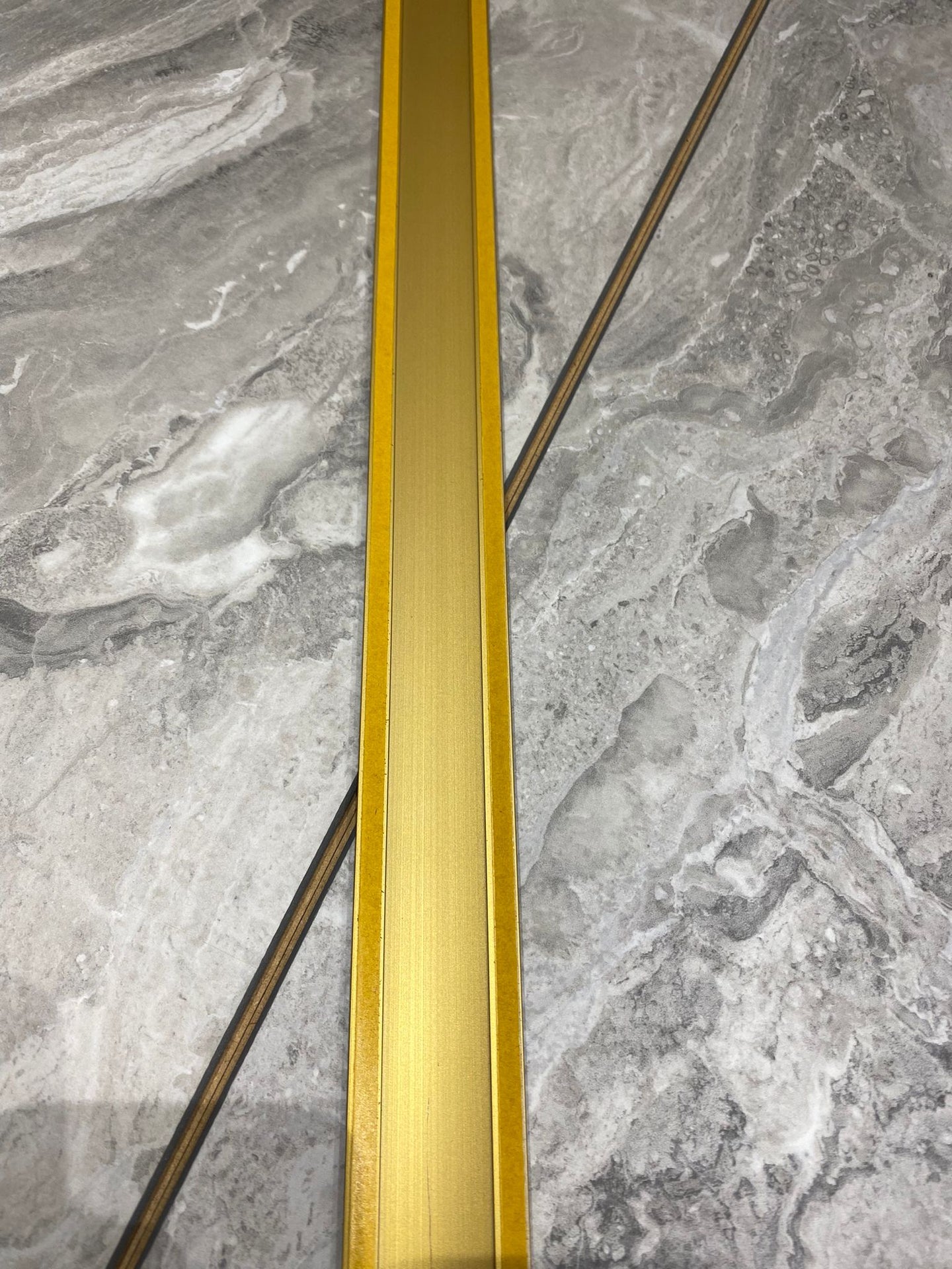 Alüminyum Sarı Kapı Eşik Profili Parke Kapı Altı Çıtası Yapışkanlı 90 cm