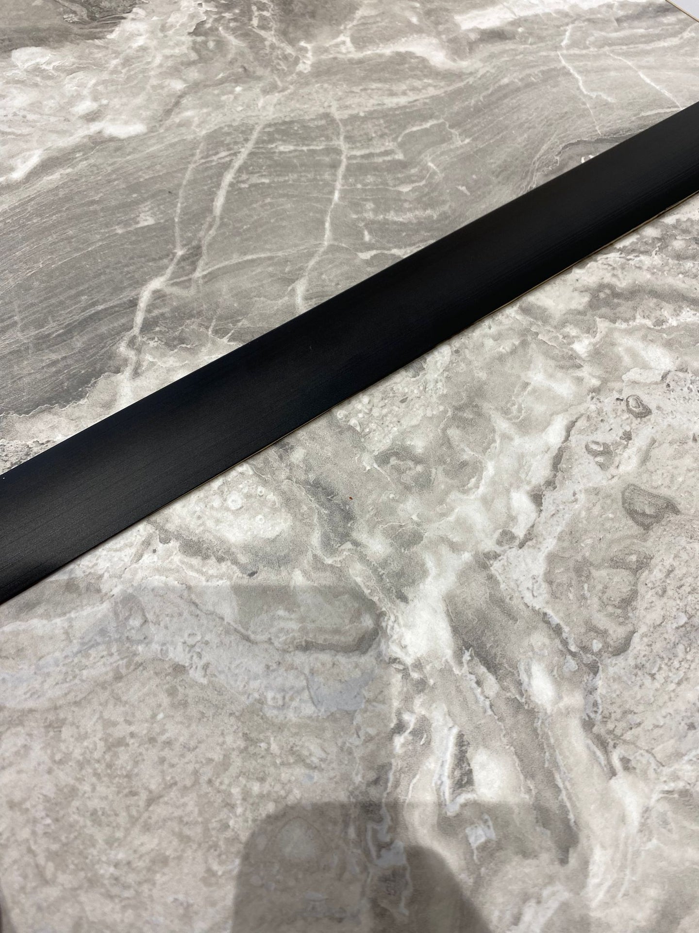 Alüminyum Siyah Kapı Eşik Profili Parke Kapı Altı Çıtası Yapışkanlı 90 cm