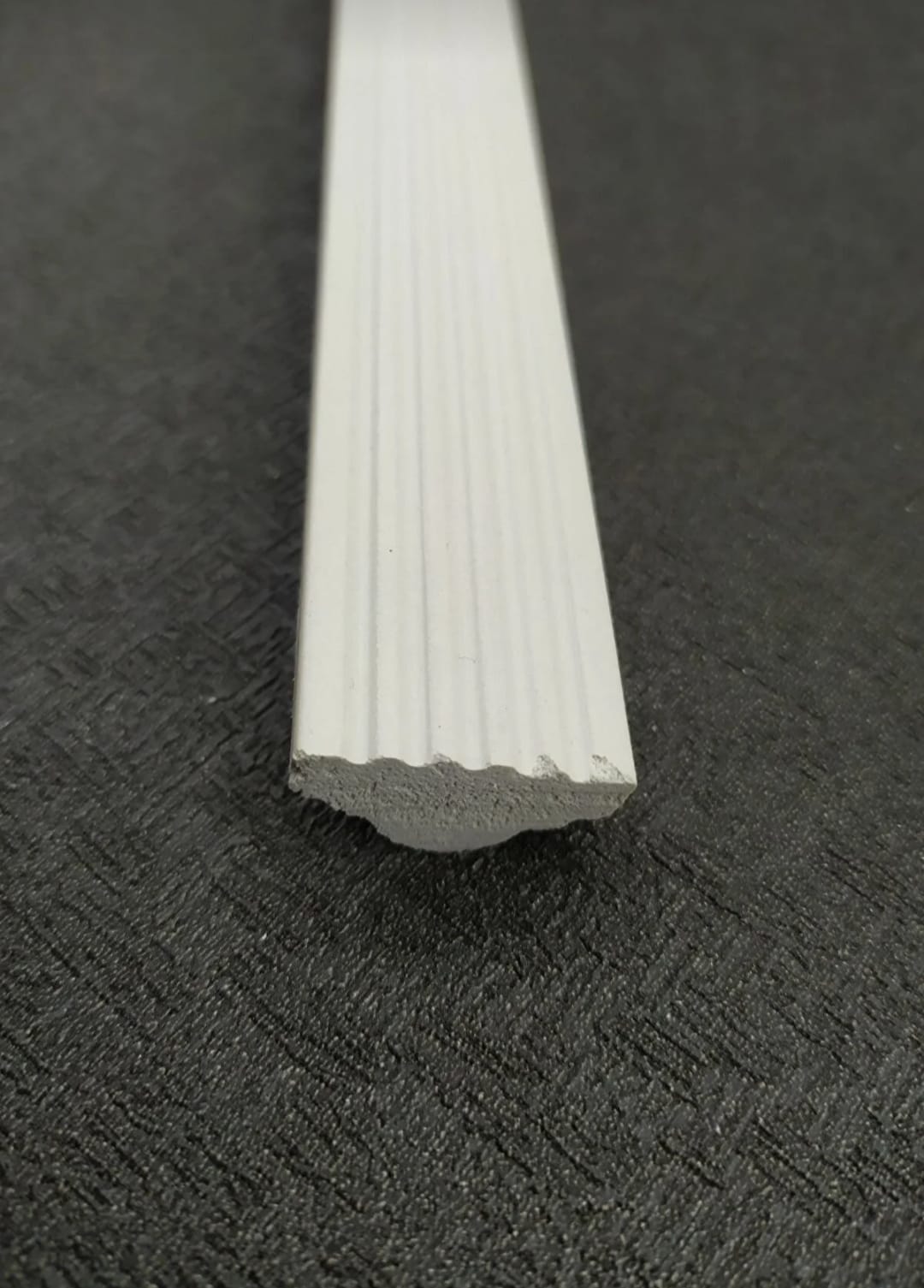 Boyanabilir 2,5 cm Sert Poliüretan Duvar Çıtası 2.5 cm x 240 cm